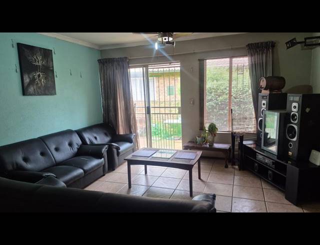 2 BEDROOM TOWNHOUSE FOR SALE IN TERENURE